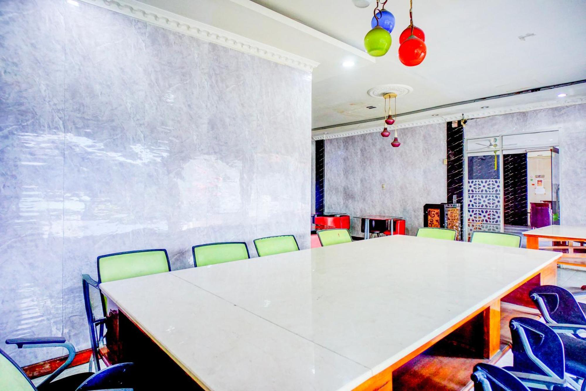 Hotel O Asyaffirah Near Masjid Raya Al Mashun Sm Raja Medan Esterno foto